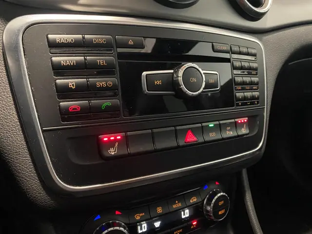 Mercedes-Benz CLA 200 AMG H.K Panor.dak 2014 Benzine 16