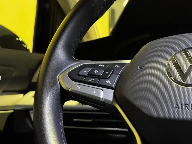 Volkswagen Golf 1.0 TSI Life Business 2023 Benzine 26