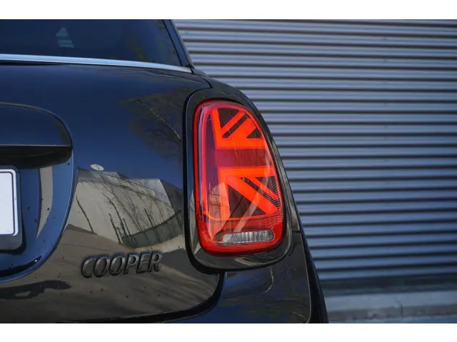 MINI 3-Deurs Cooper 2023 Benzine 23