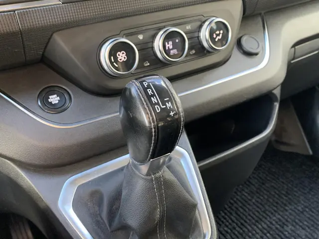 Renault Trafic 2.0 dCi 150 T29 L2H1 DC Luxe 2022 Diesel 21