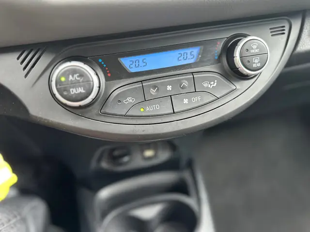 Toyota Yaris 1.5 Hybrid Active 2020 Hybride Benzine 13