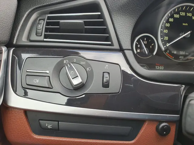 BMW 5 Serie Touring 528xi High Executive 2014 Benzine 22