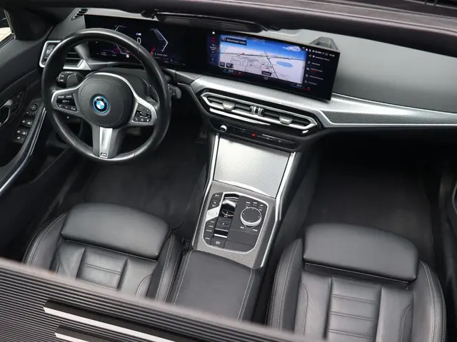 BMW 3 Serie Touring 320e 2023 Hybride Benzine 12