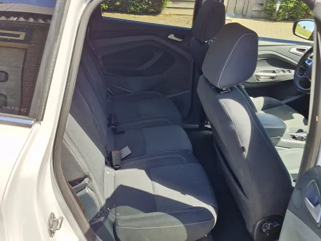 Ford C-MAX 1.0 Titanium 2013 Benzine 21