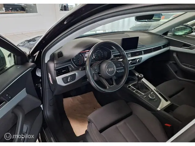 Audi A4 Ultra sport 2018 Benzine 2
