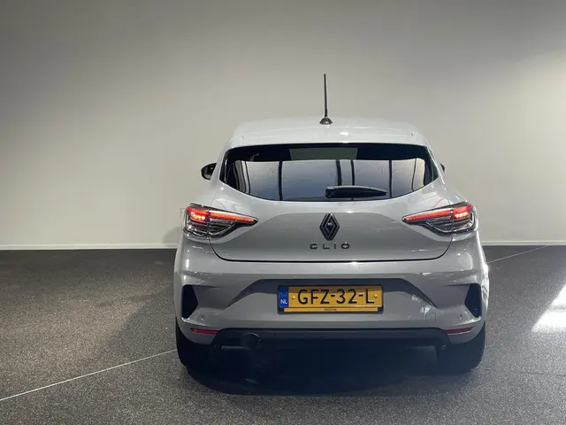 Renault Clio 1.0 TCe 90 GPF evolution 2024 Benzine 18