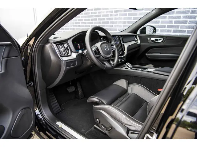 Volvo XC60 B5 Plus Dark 2022 Benzine 18