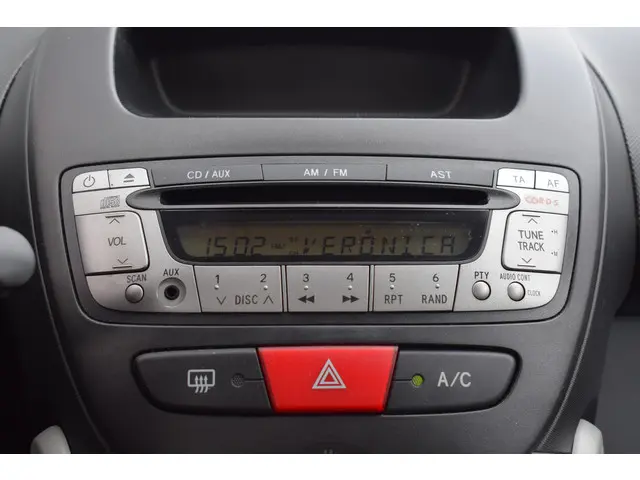 Peugeot 107 1.0 Active//Airco//5drs//72.610km!! 2014 Benzine 12
