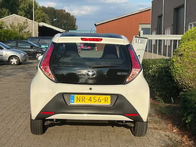 Toyota Aygo 1.0 VVT-i x-now 2017 Benzine 5