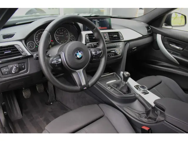 BMW 3 Serie 316i Executive 2013 Benzine 10
