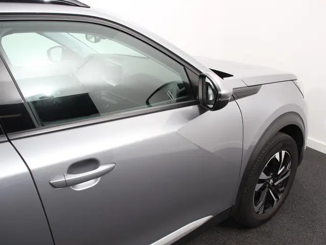 Peugeot 2008 1.2 PureTech Allure 2022 Benzine 9