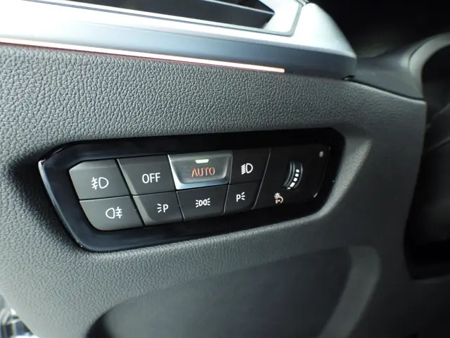 BMW 3 Serie Touring 318i 2022 Benzine 22