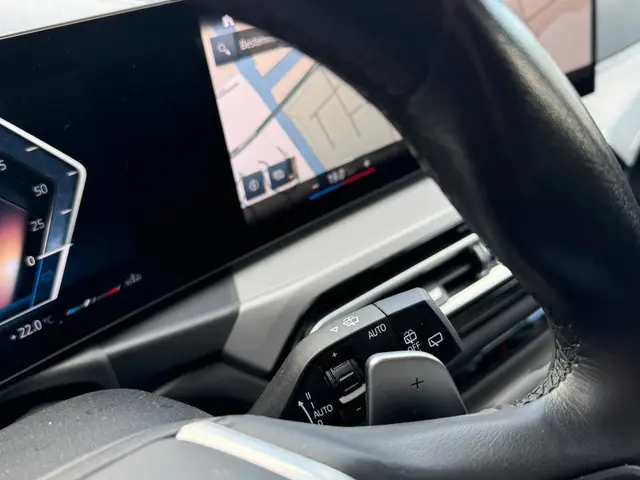 BMW 3 Serie Touring 318i 2023 Benzine 42