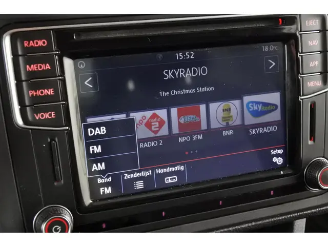 Volkswagen Caddy 1.4 TSi 125pk DSG Highline 2018 Benzine 30