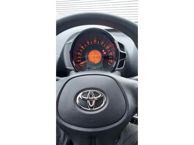 Toyota Aygo 1.0 VVT-i x-now 2015 Benzine 9