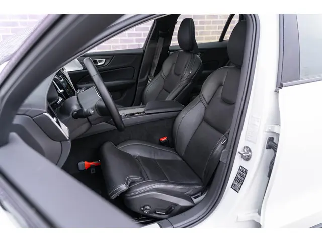 Volvo V60 Cross Country B5 AWD Ultimate 2024 Benzine 18