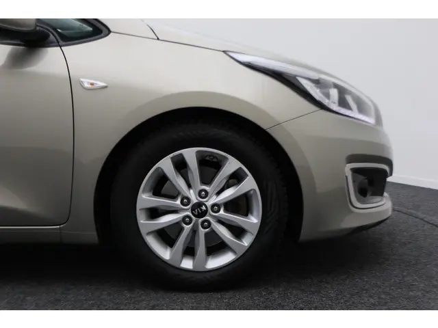 Kia cee'd Sportswagon 1.6 GDI First Edition 2016 Benzine 23