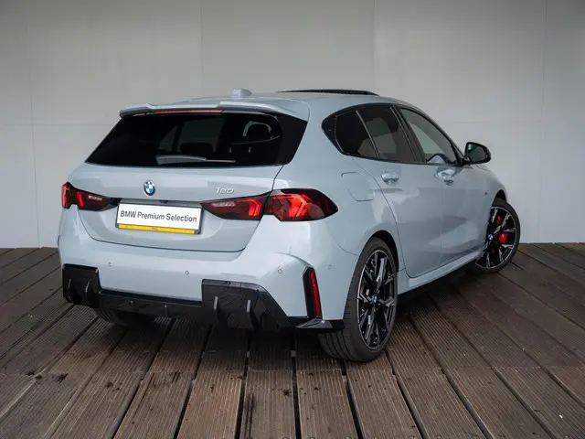 BMW 1 Serie 120 2025 Benzine 2