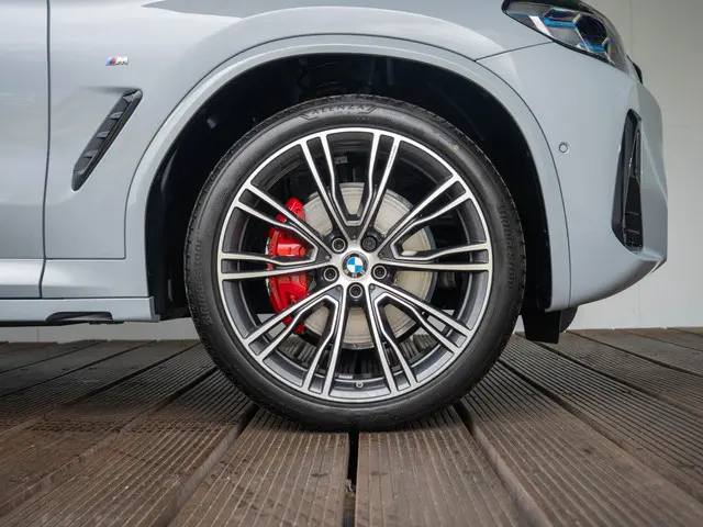 BMW X4 xDrive20i 2025 Benzine 6