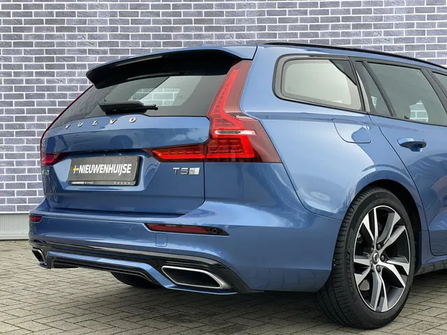 Volvo V60 2.0 T5 R-Design 2019 Benzine 16