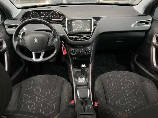 Peugeot 2008 1.2 PureTech Active 2016 Benzine 12