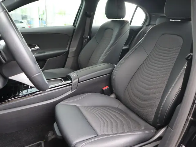 Mercedes-Benz A-Klasse 180 Star Edition 2024 Benzine 9