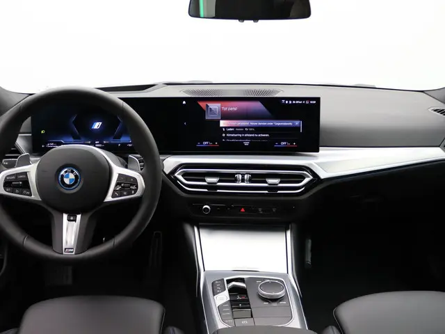 BMW 3 Serie Sedan 320e 2025 Hybride Benzine 8