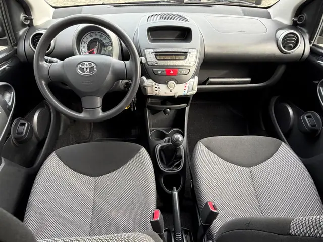 Toyota Aygo 1.0 VVT-i Dynamic 5-deurs, Airco 2013 Benzine 3