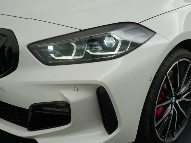 BMW 1 Serie 118i 2024 Benzine 25