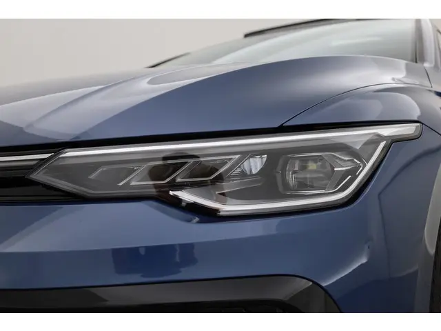 Volkswagen Golf Variant 1.5 eTSI R-Line DSG 2024 Benzine 35