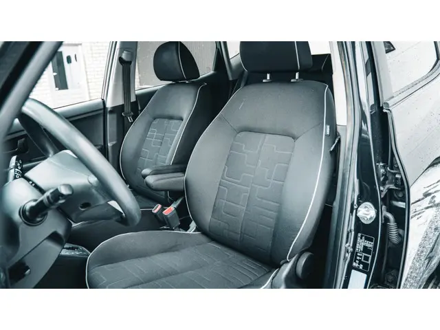 Kia Venga 1.6 CVVT Plus Pack AUTOMAAT NAVI 2013 Benzine 19