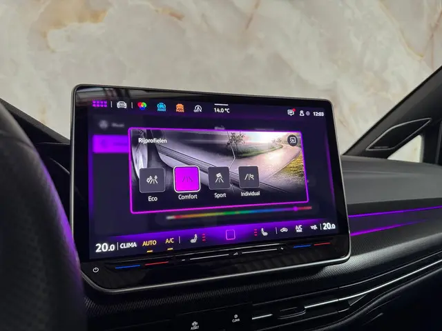 Volkswagen Golf 1.5 eTSI R line / Pano / H&K / 2025 Benzine 23