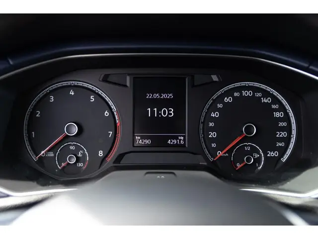 Volkswagen T-Roc 1.5 TSI Automaat Navigatie 2020 Benzine 6