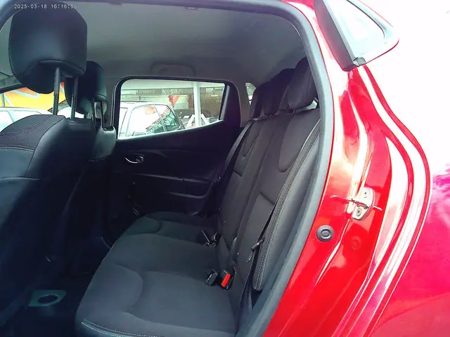 Renault Clio 0.9 TCe Expression (NAVI +Airco ) 2013 Benzine 14