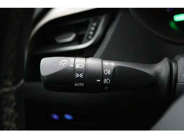 Toyota C-HR 1.8 Hybrid Dynamic 2018 Hybride Benzine 30