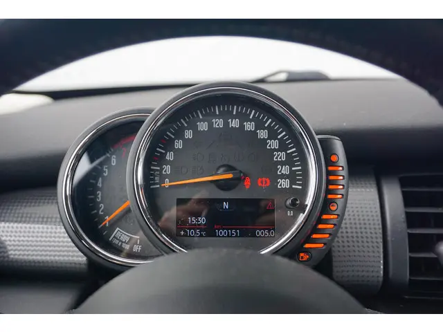 MINI 5-Deurs Cooper 2017 Benzine 12