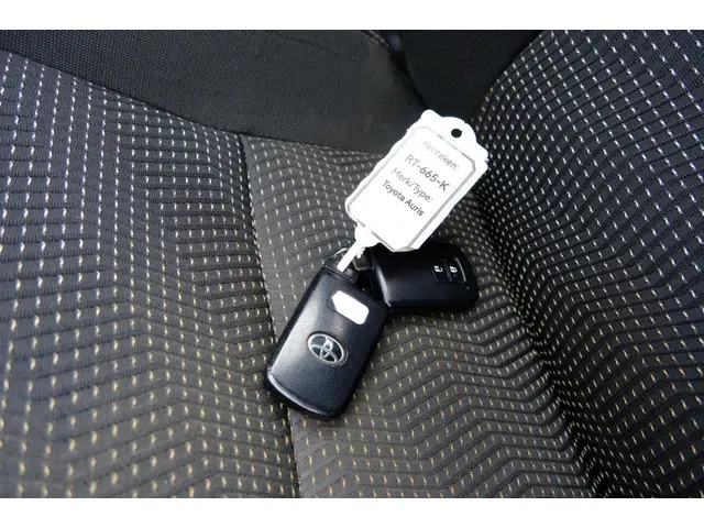 Toyota Auris 1.6 Aspiration Clima|Cam|LMV 2013 Benzine 18
