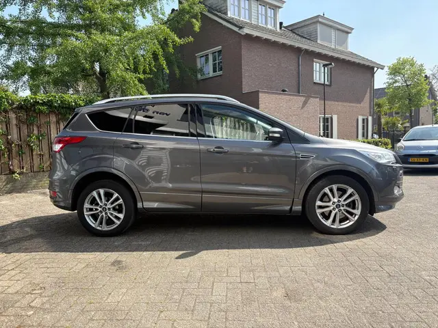 Ford Kuga 1.6 Titanium Plus 4WD 2014 Benzine 5