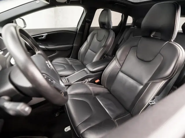 Volvo V40 2.0 T4 R-Design Sport 2018 Benzine 14