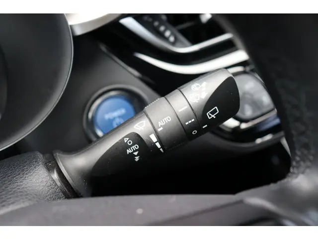 Toyota C-HR 1.8 Hybrid Executive 2019 Hybride Benzine 30