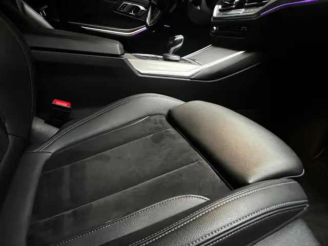 BMW 3 Serie 320i M-sport 2019 Benzine 11