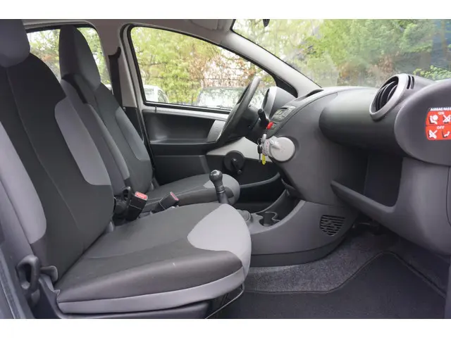 Peugeot 107 1.0 Access Accent / Airco / NAP / 2012 Benzine 20