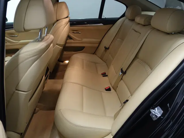 BMW 5 Serie 528i High Executive Iuxury Aut- 2014 Benzine 35
