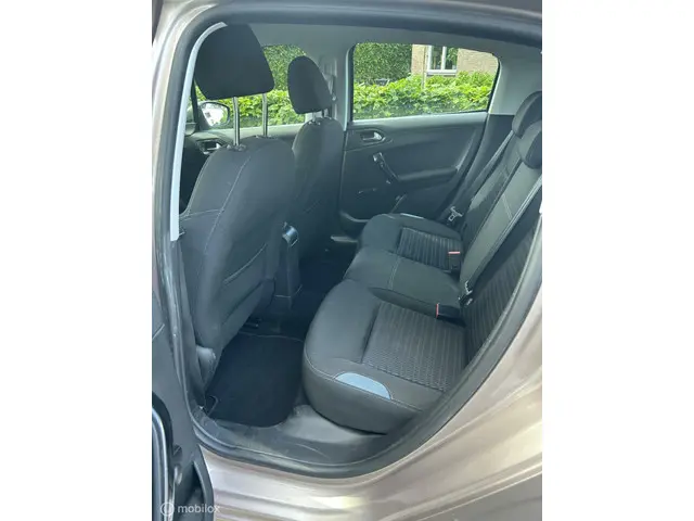 Peugeot 208 1.6 VTi Allure 2012 Benzine 6