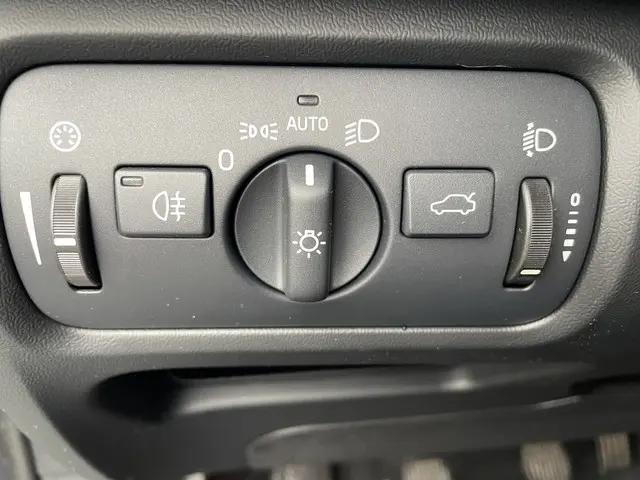 Volvo V40 1.6 T3 Kinetic 2012 Benzine 19