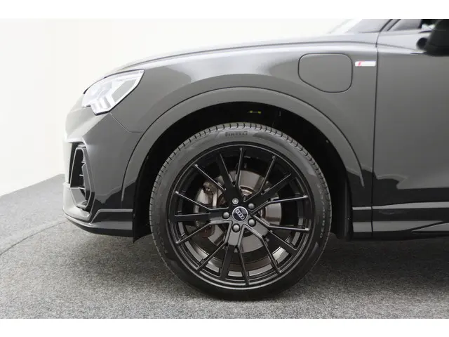 Audi Q3 45 TFSI e S edition 2021 Hybride Benzine 24