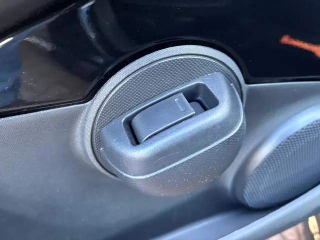 Peugeot 107 1.0 Active 2013 Benzine 18