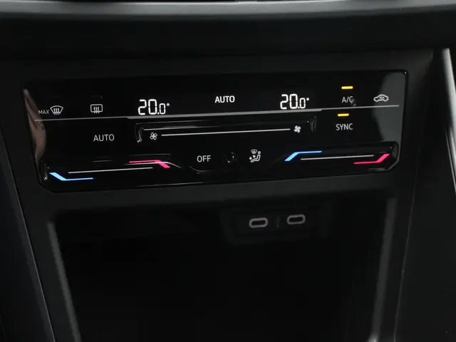 Volkswagen Polo 1.0 TSI R-Line DSG 2023 Benzine 22