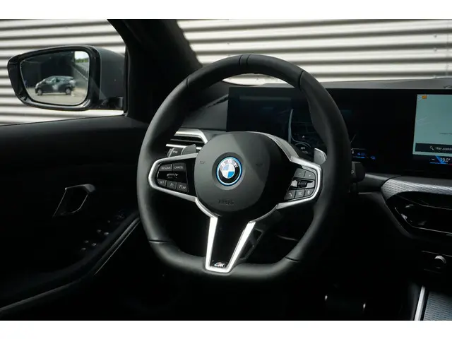 BMW 3 Serie Touring 330e 2025 Hybride Benzine 30