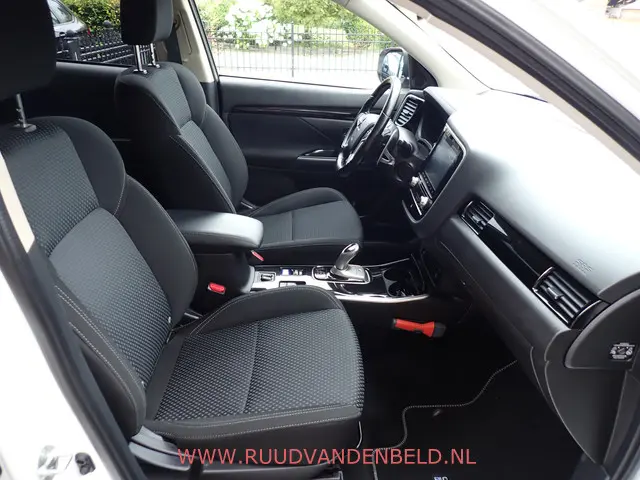 Mitsubishi Outlander 2.4 PHEV Pure 2020 Hybride Benzine 20